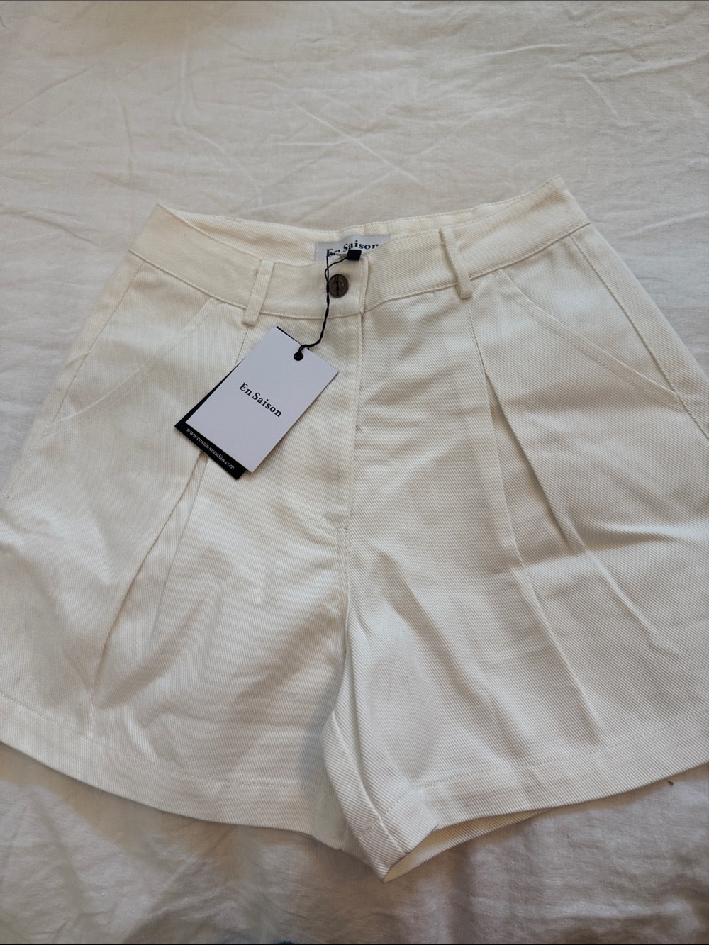 En Saison Women's Cream Pleated High-Waist Shorts